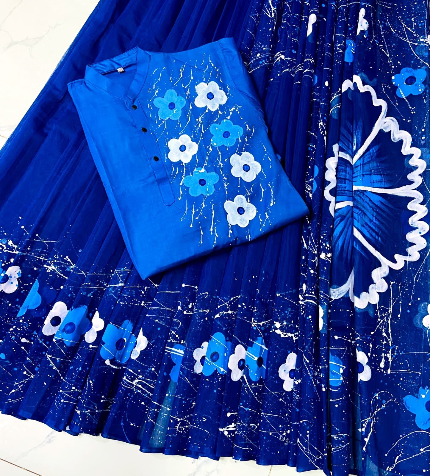 কাপল স্টাইলে এবার আসুক আলাদা ছোঁয়া!